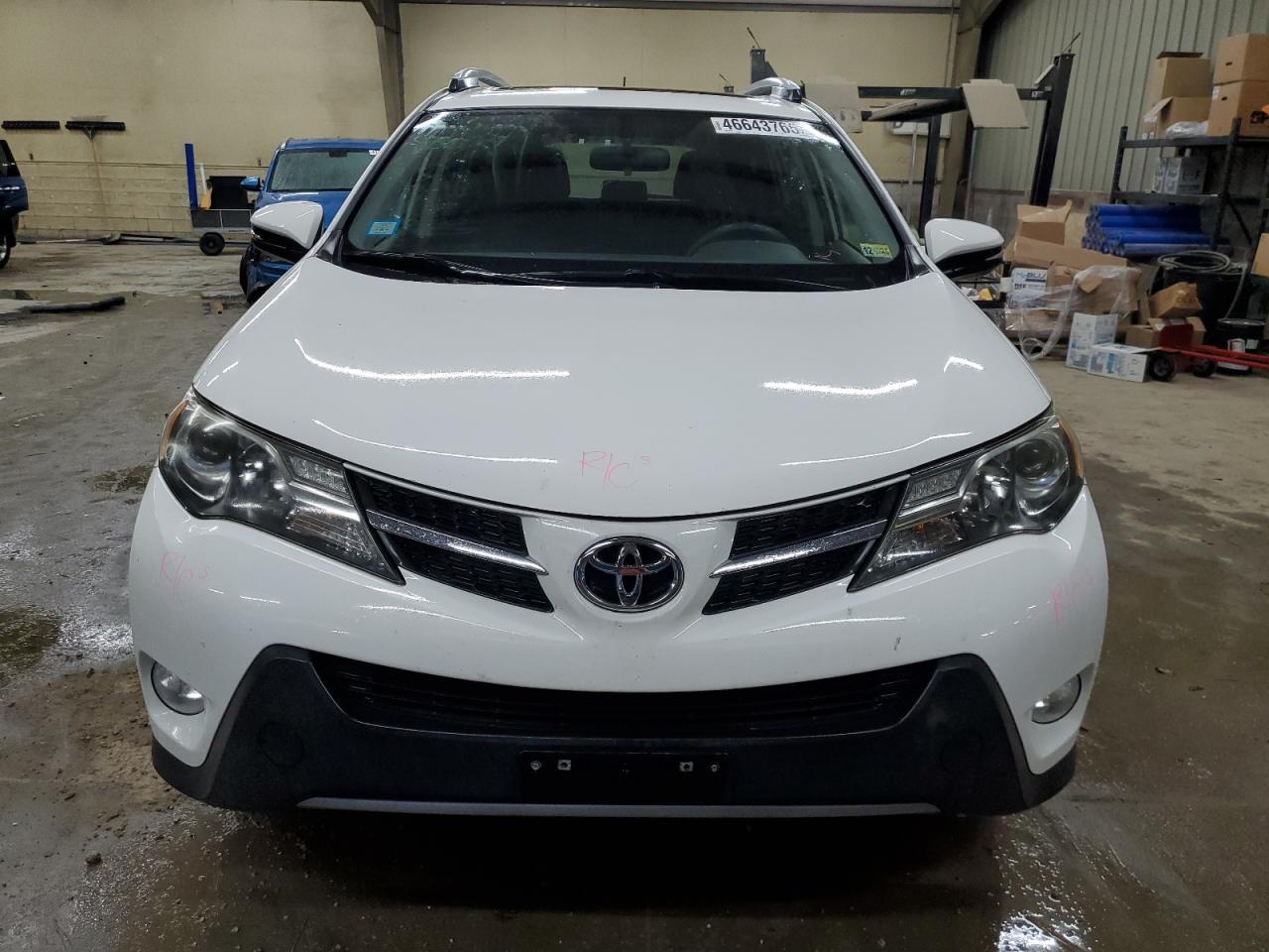 2015 TOYOTA RAV4 XLE - Image 5