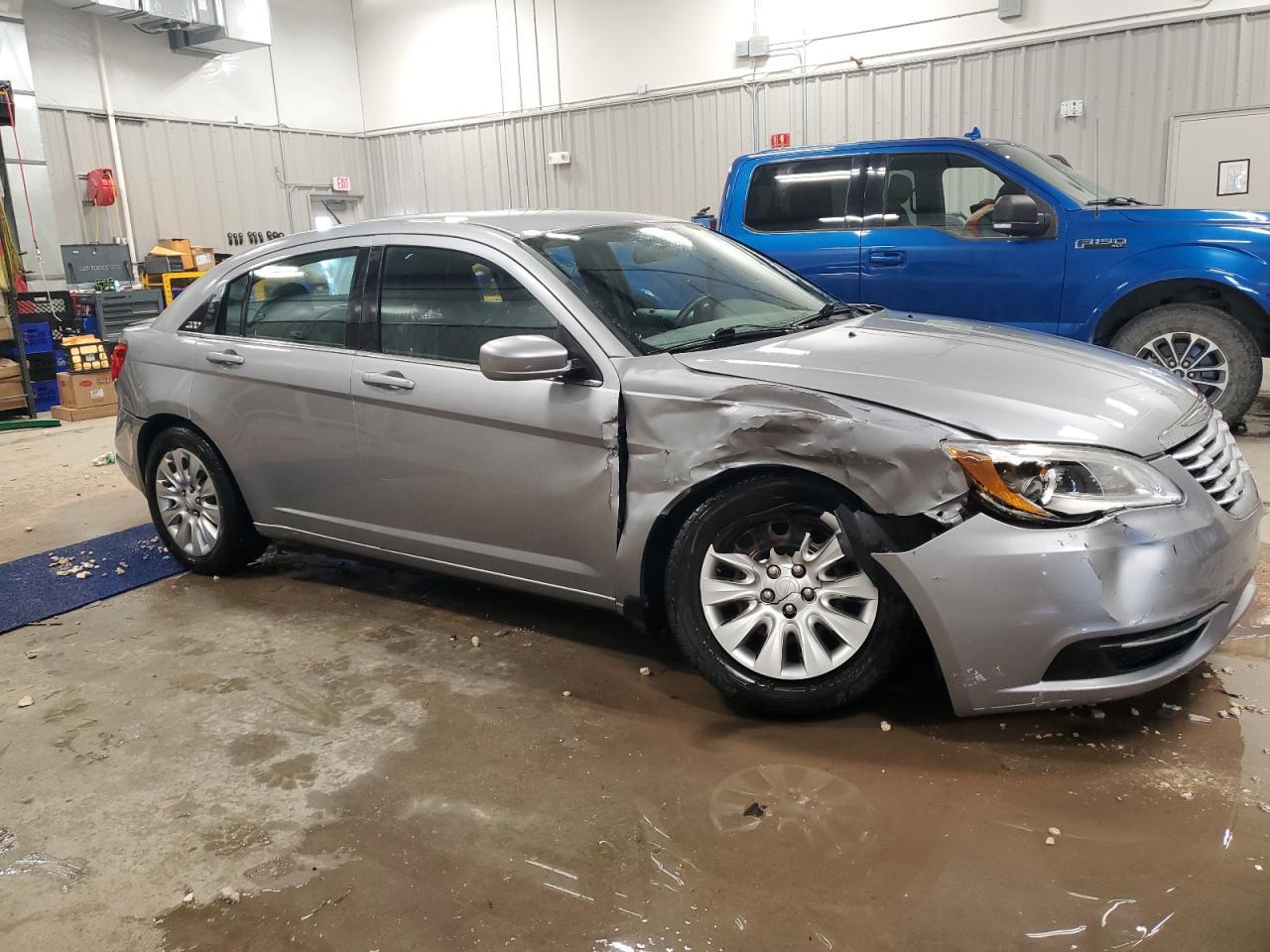 2013 CHRYSLER 200 LX - Фото 4