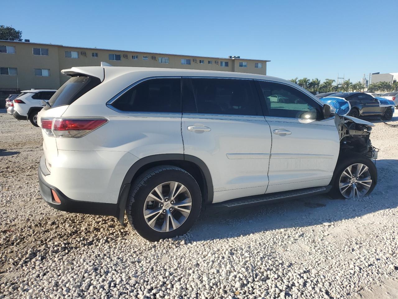 2015 TOYOTA HIGHLANDER - Image 3