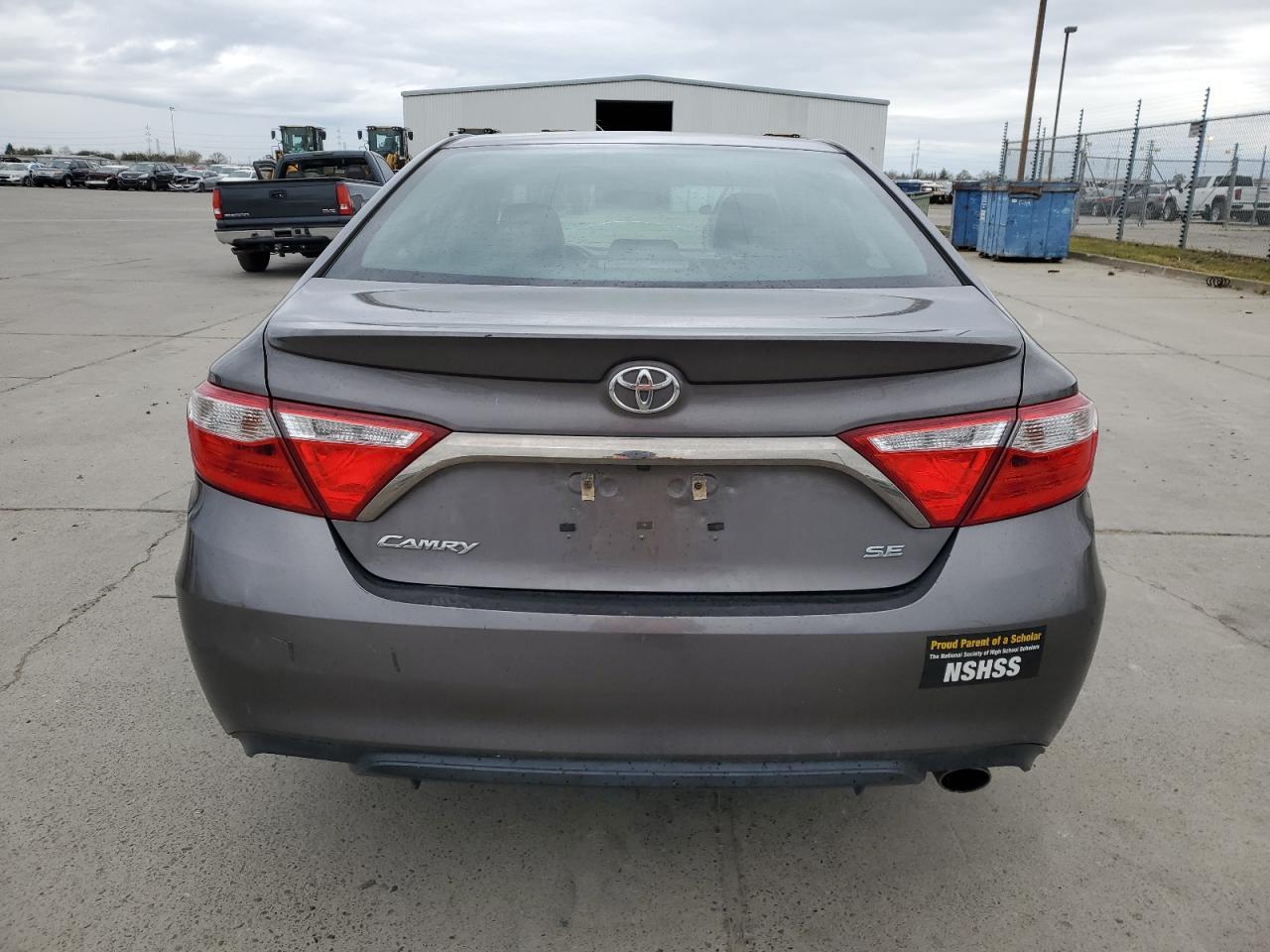 2017 TOYOTA CAMRY LE - Фото 6