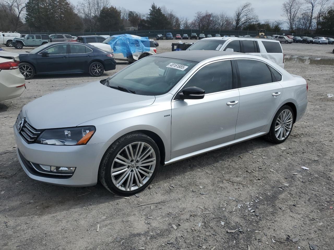 2015 VOLKSWAGEN PASSAT SE