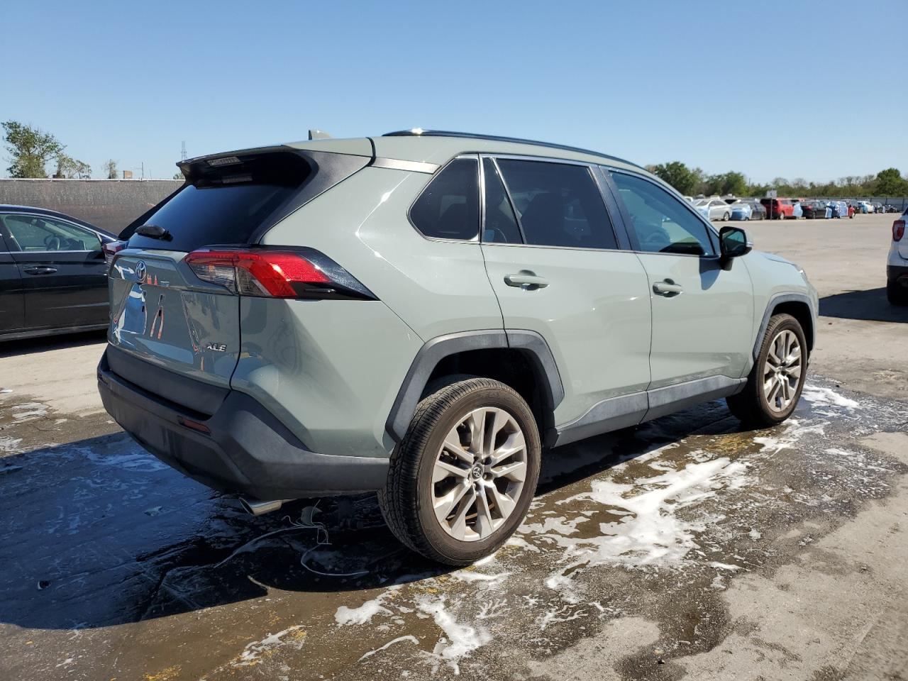 2019 TOYOTA RAV4 XLE P - Фото 3