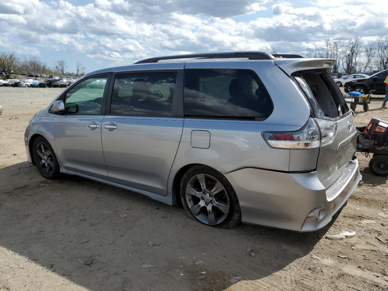 2015 TOYOTA SIENNA SPO - Фото 2
