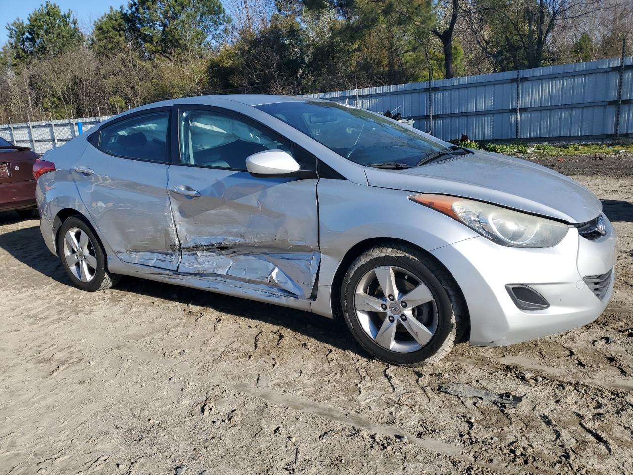 2013 HYUNDAI ELANTRA GL - Image 4