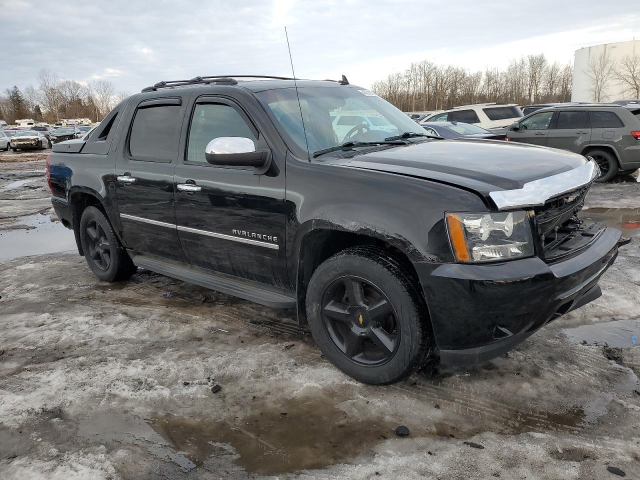 2013 CHEVROLET AVALANCHE - Image 4