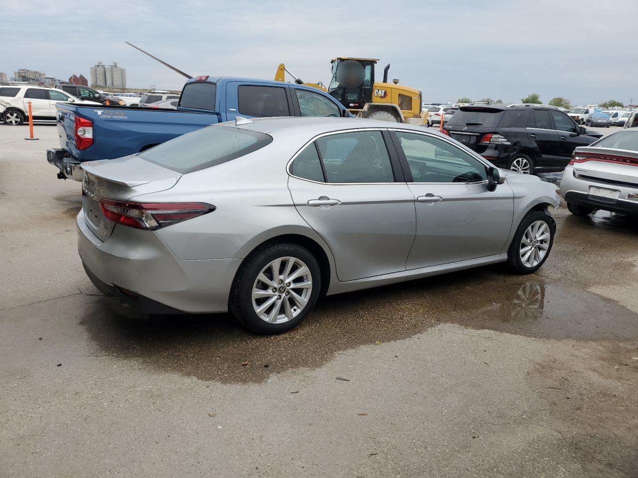2023 TOYOTA CAMRY LE - Image 3