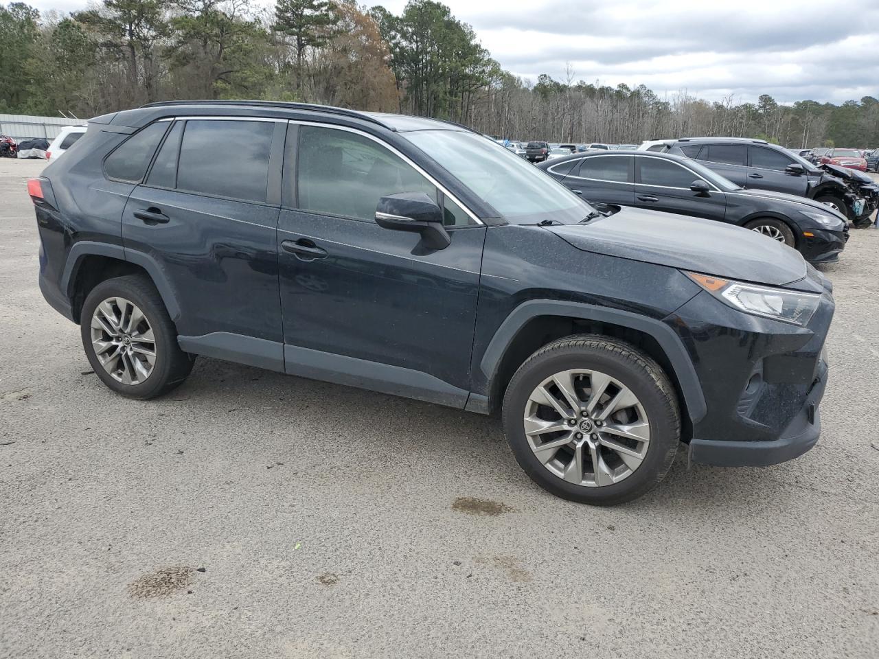 2019 TOYOTA RAV4 XLE P - Фото 4