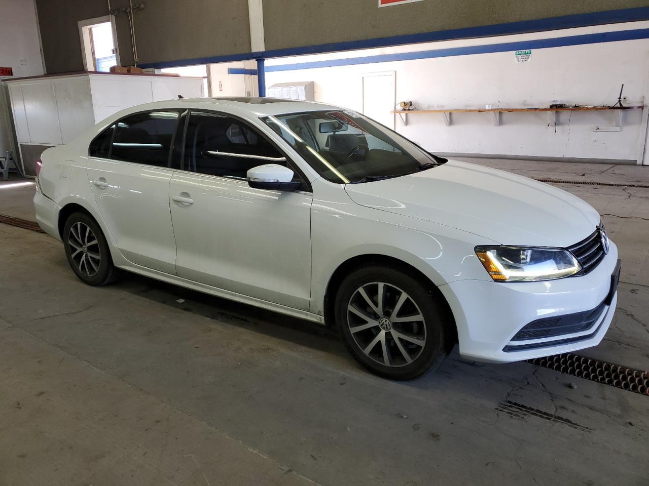 2017 VOLKSWAGEN JETTA SE - Image 4