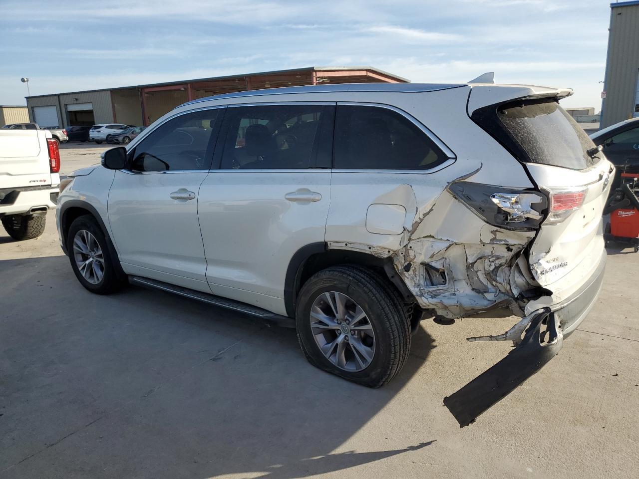 2015 TOYOTA HIGHLANDER - Фото 2