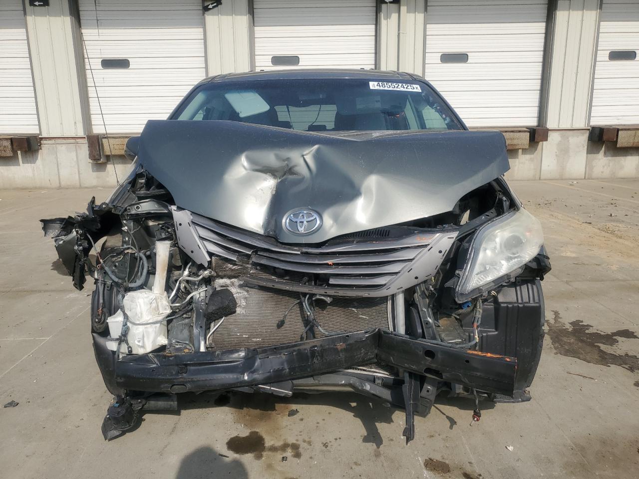2011 TOYOTA SIENNA XLE - Фото 5