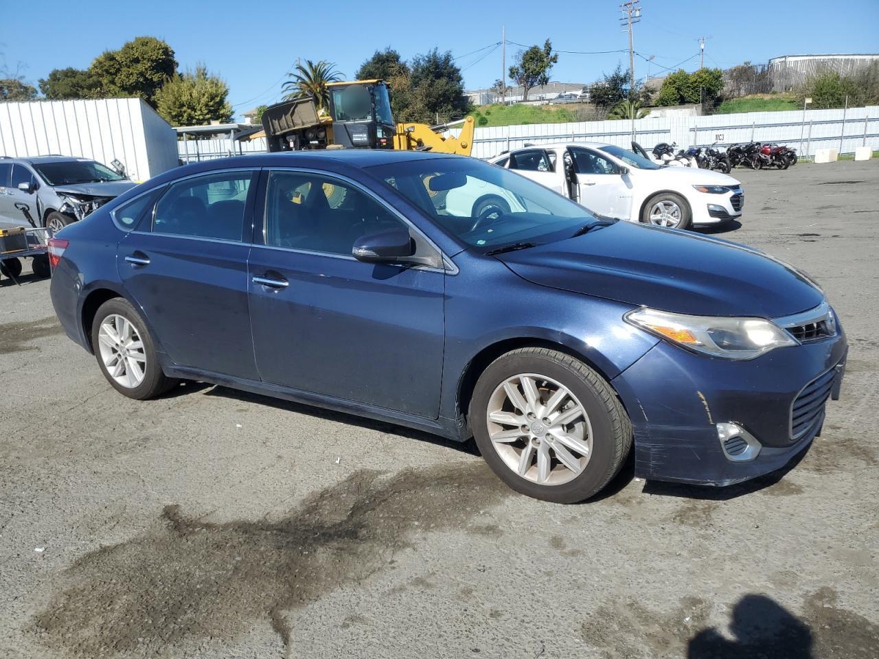 2015 TOYOTA AVALON XLE - Image 4
