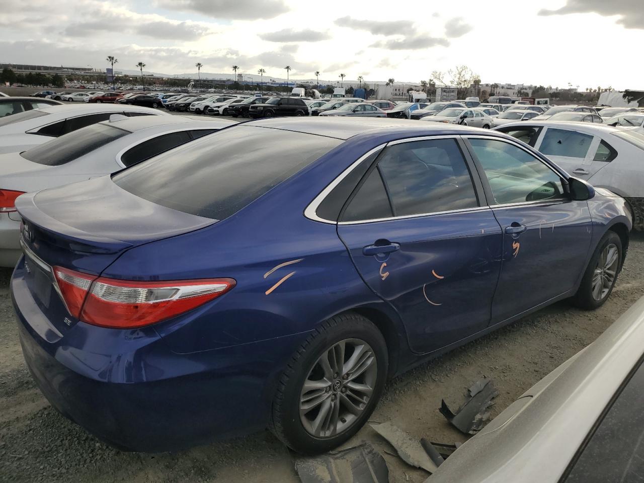 2015 TOYOTA CAMRY LE - Image 3