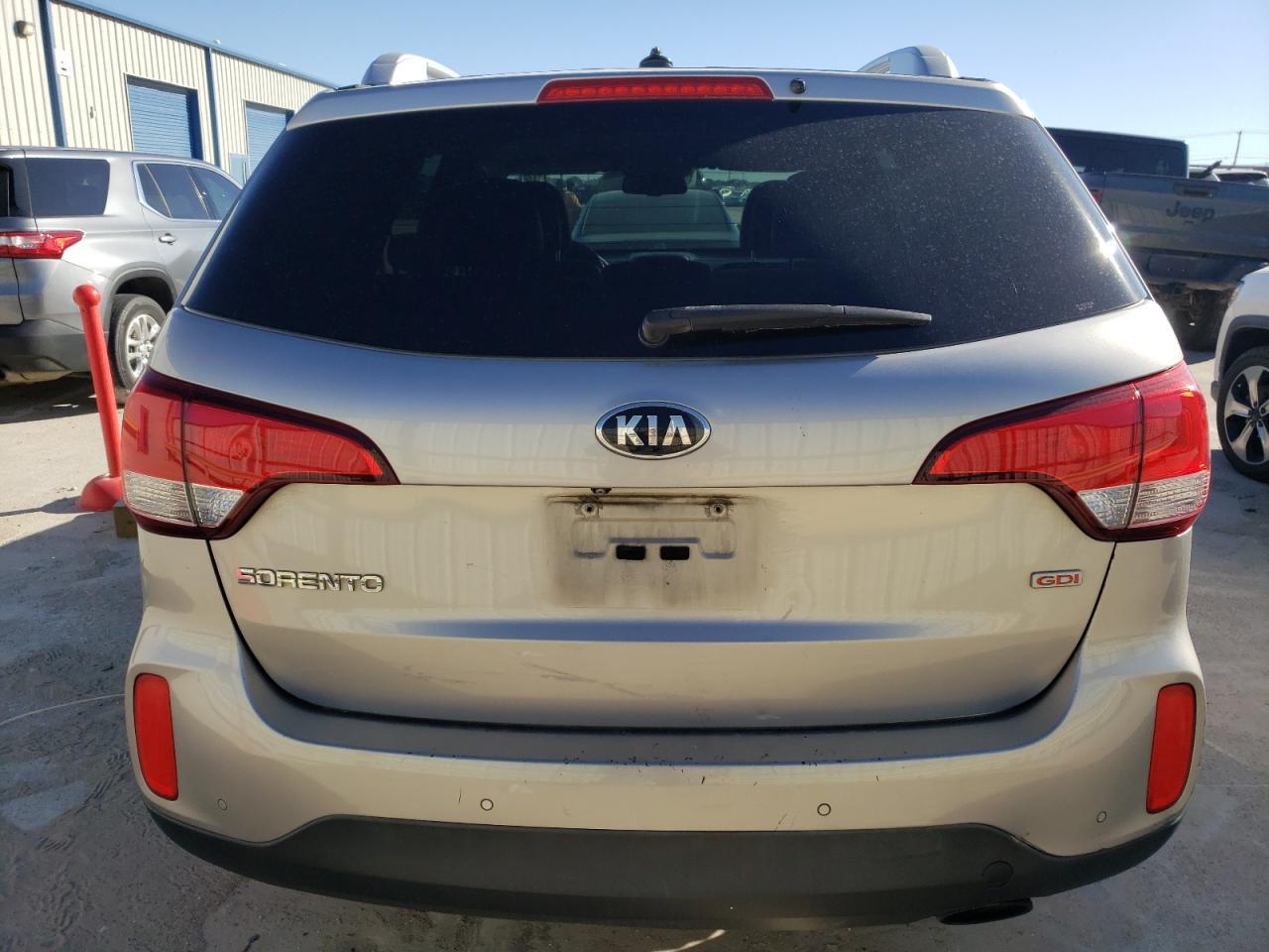 2015 KIA SORENTO LX - Image 6