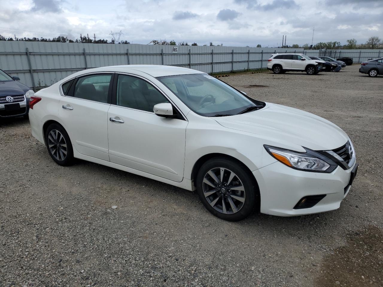 2017 NISSAN ALTIMA 2.5 - Фото 4