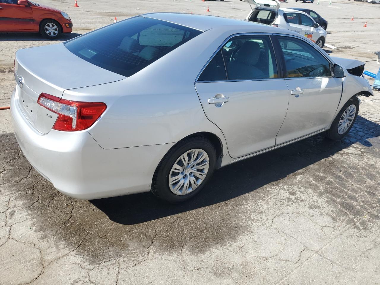 2014 TOYOTA CAMRY L - Фото 3