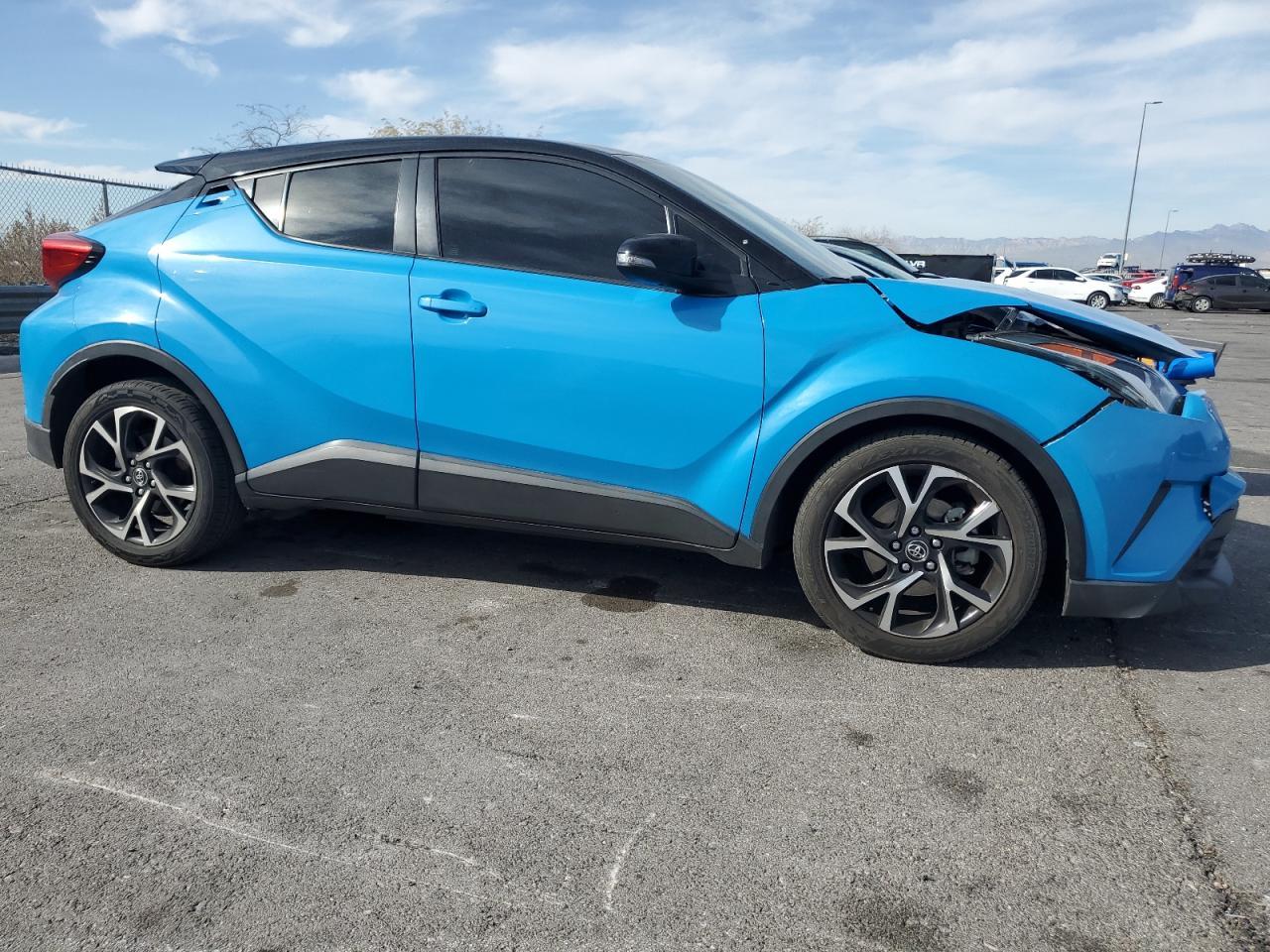 2019 TOYOTA C-HR XLE - Фото 4
