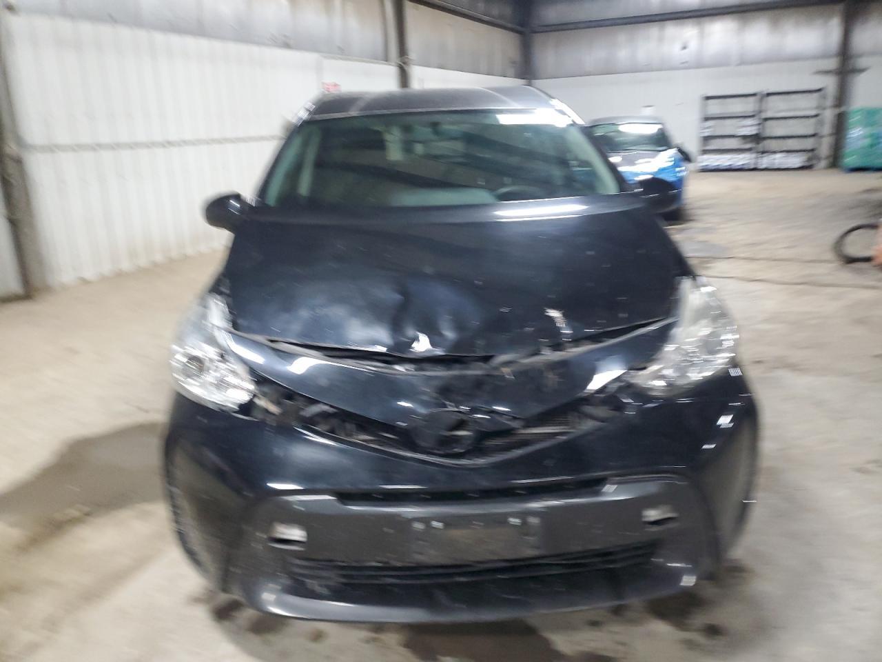 2016 TOYOTA PRIUS V - Фото 5