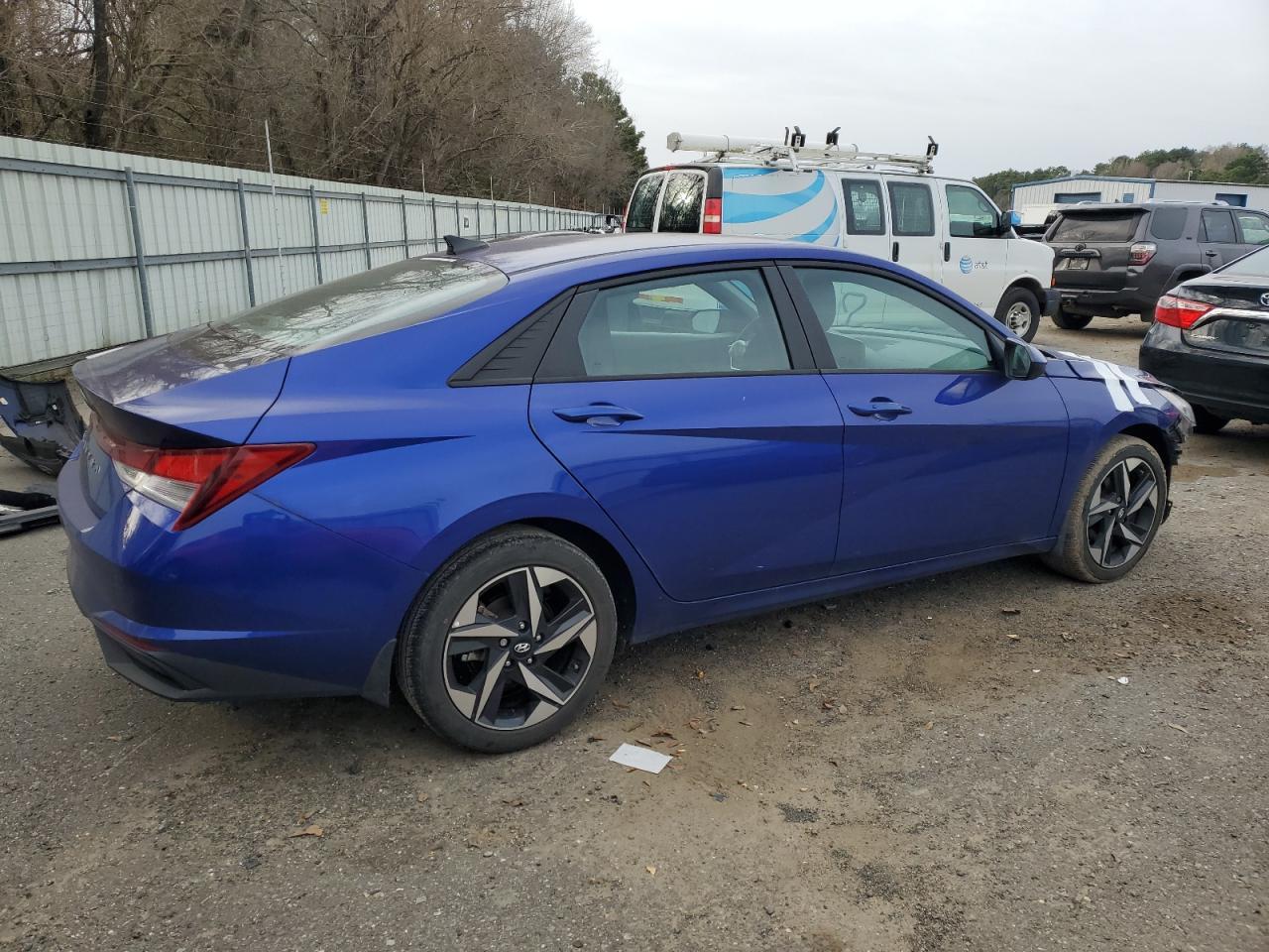 2023 HYUNDAI ELANTRA SE - Фото 3