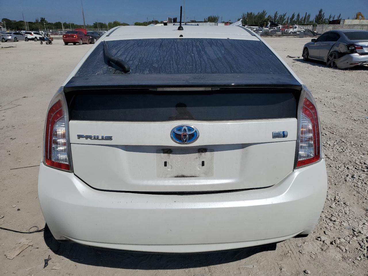 2015 TOYOTA PRIUS - Image 6