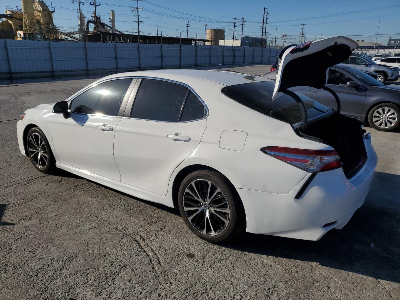 2018 TOYOTA CAMRY L - Фото 2