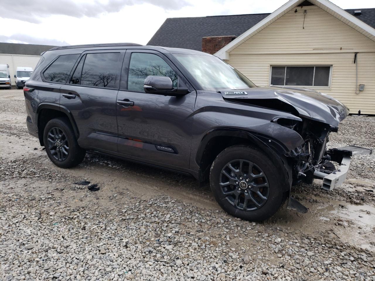 2023 TOYOTA SEQUOIA SR - Фото 4