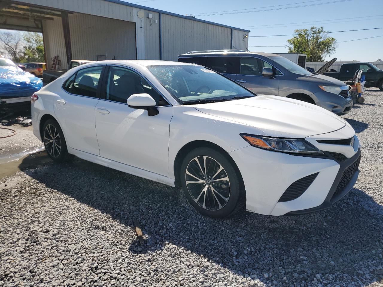 2020 TOYOTA CAMRY SE - Image 4