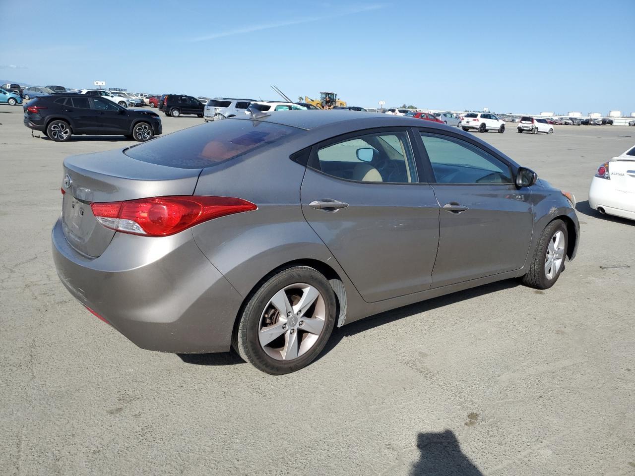 2013 HYUNDAI ELANTRA GL - Image 3