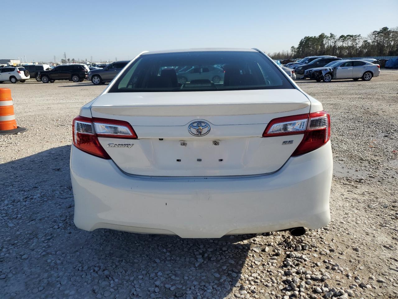 2014 TOYOTA CAMRY L - Фото 6