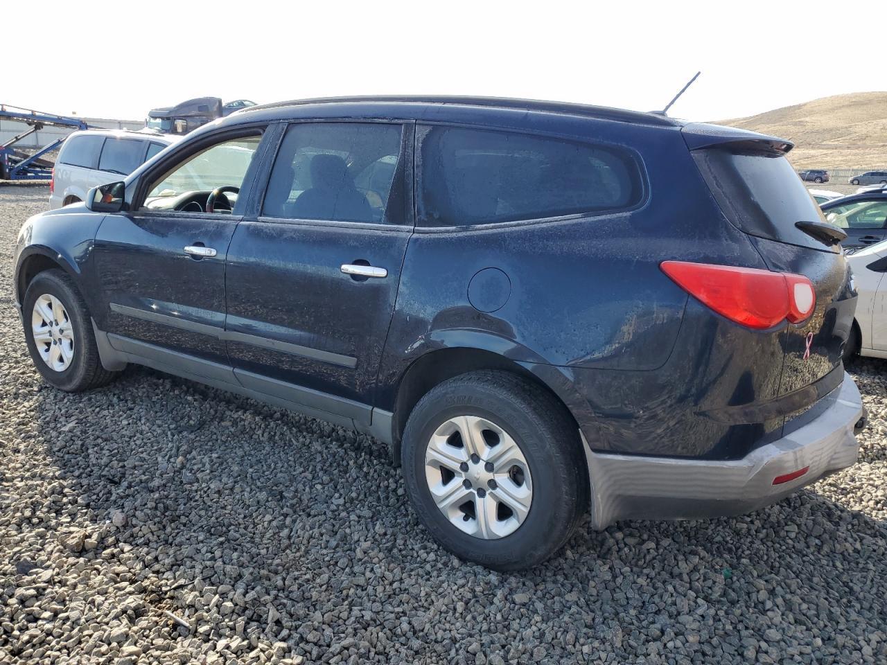2012 CHEVROLET TRAVERSE L - Image 2