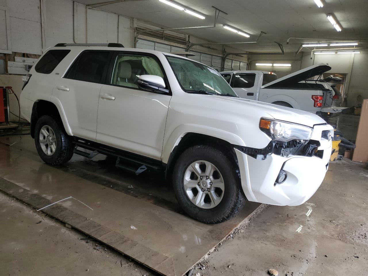 2019 TOYOTA 4RUNNER SR - Image 4