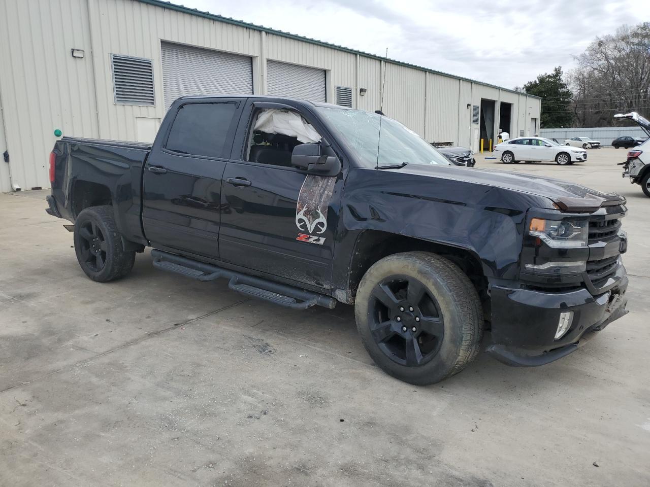 2017 CHEVROLET SILVERADO - Image 4