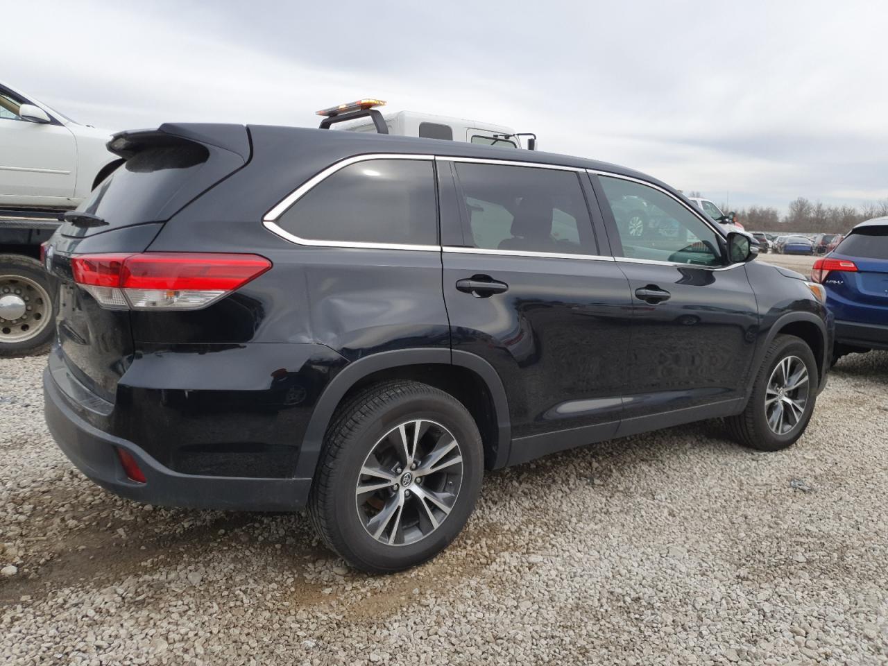 2019 TOYOTA HIGHLANDER - Image 3
