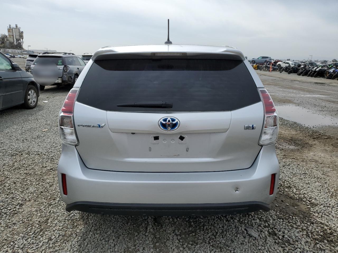 2015 TOYOTA PRIUS V - Image 6