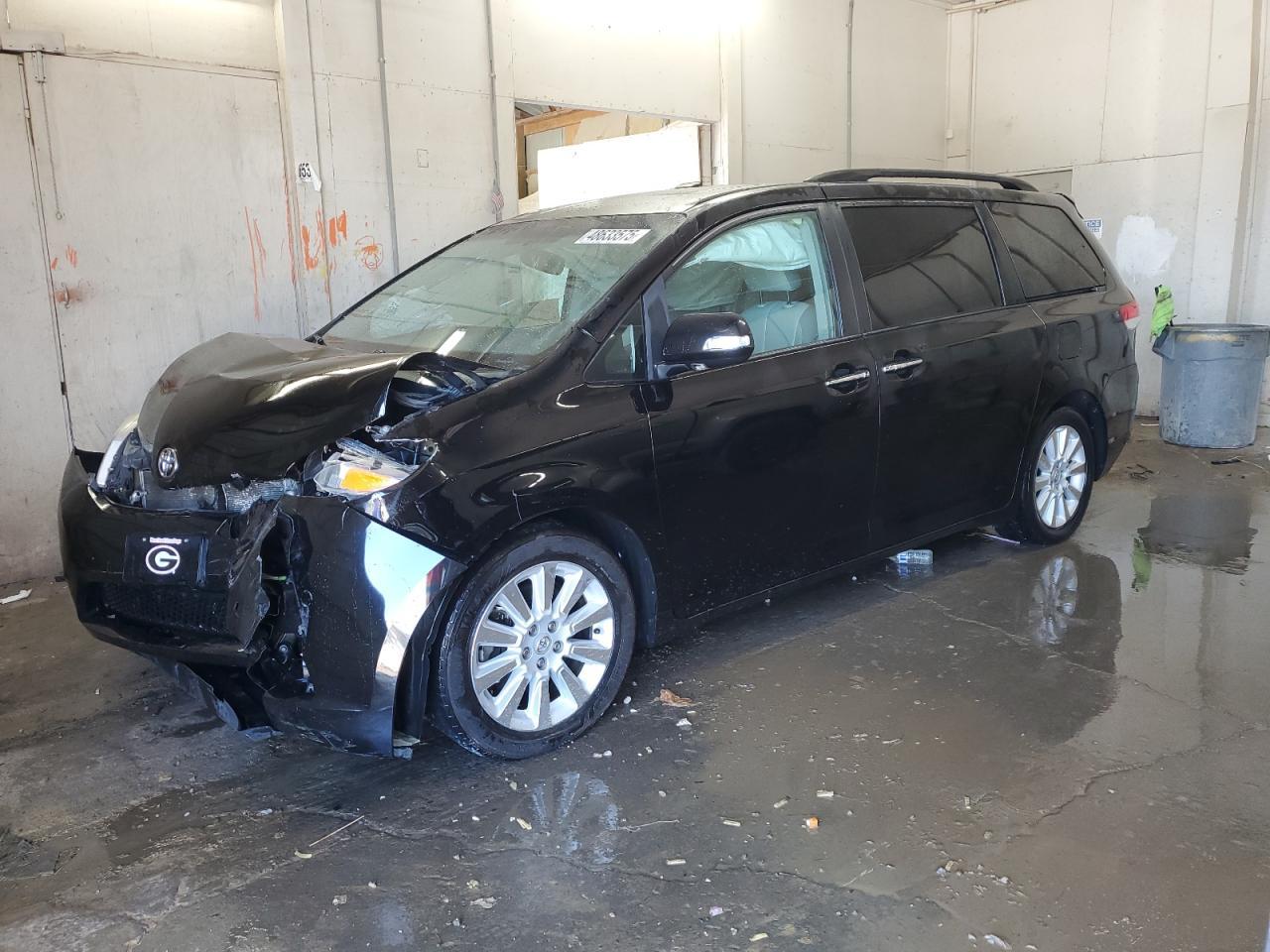 2013 TOYOTA SIENNA XLE