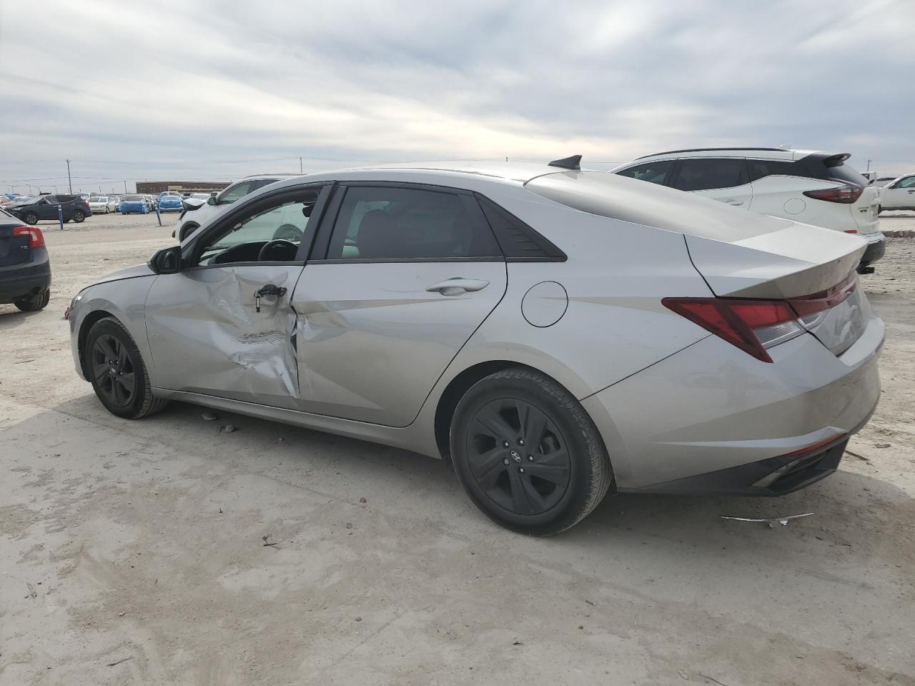 2022 HYUNDAI ELANTRA SE - Фото 2
