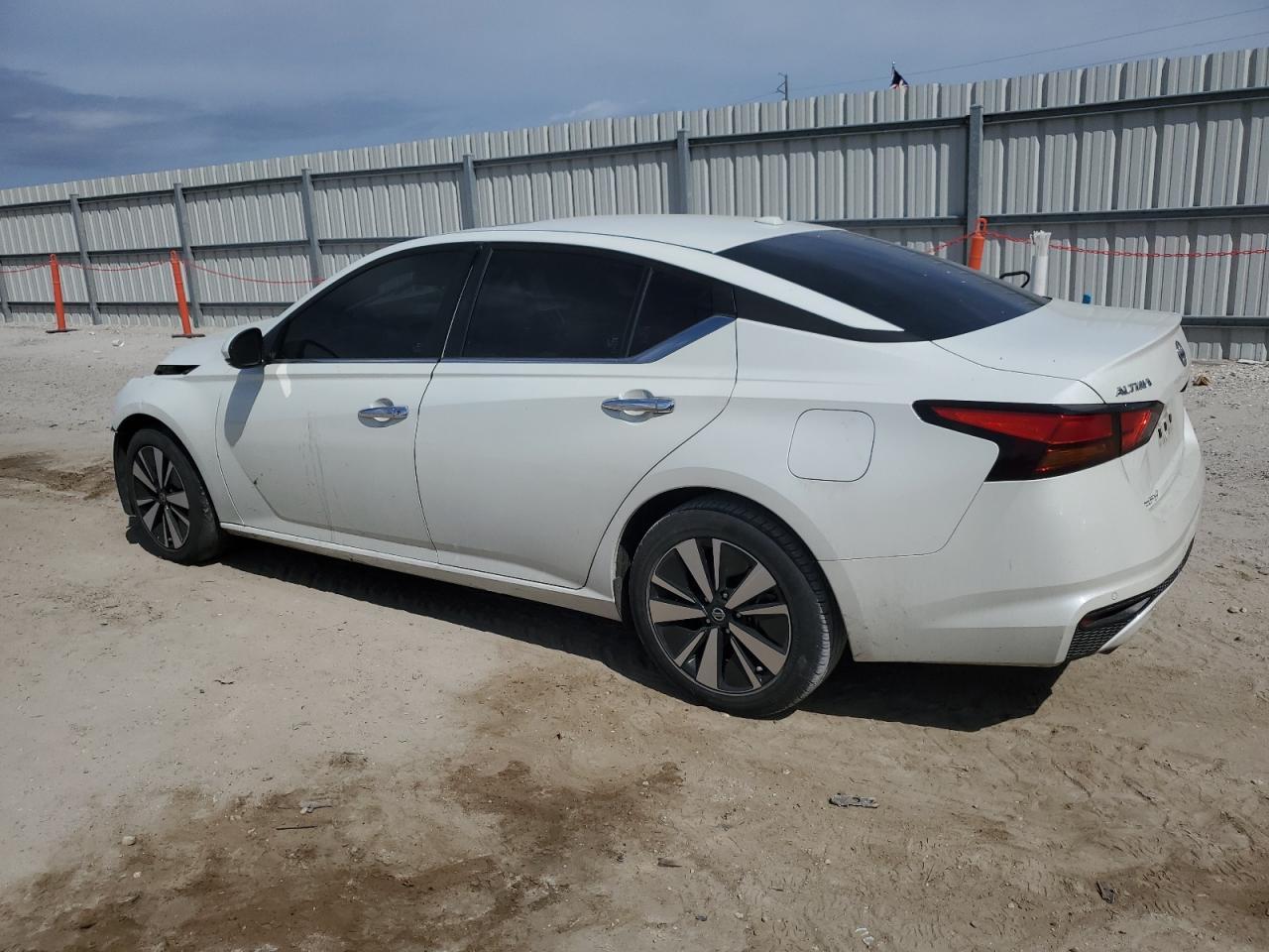 2022 NISSAN ALTIMA SV - Image 2