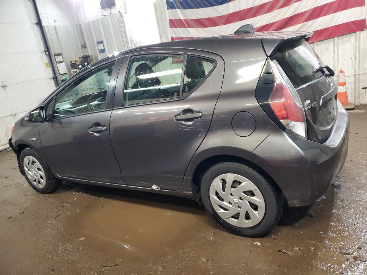 2016 TOYOTA PRIUS C - Фото 2