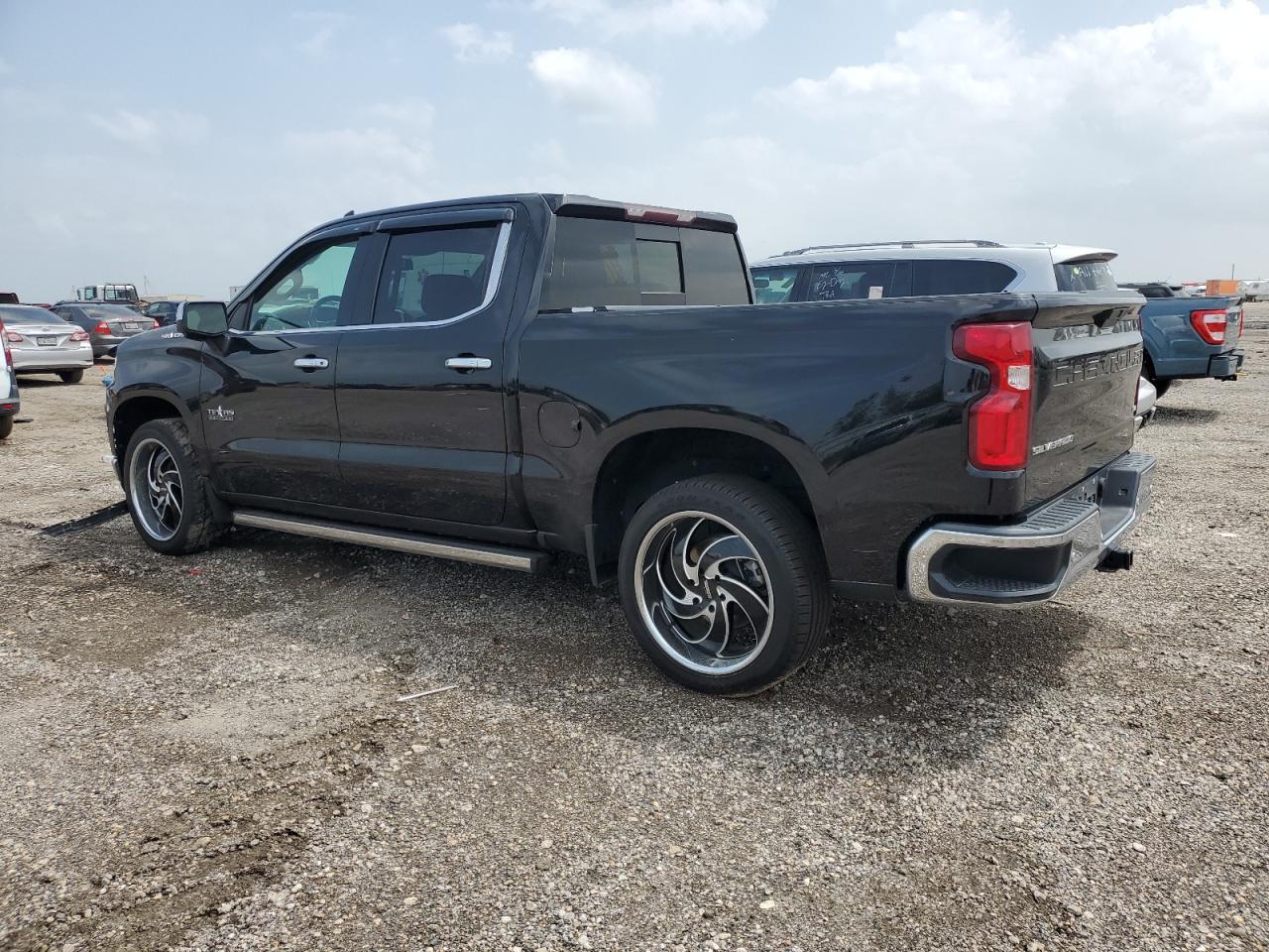 2019 CHEVROLET SILVERADO - Фото 2