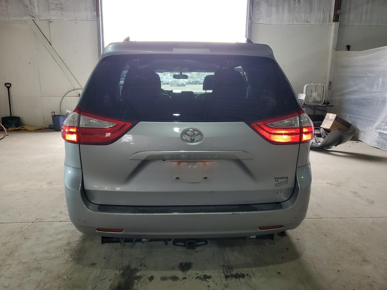 2015 TOYOTA SIENNA LE - Image 6