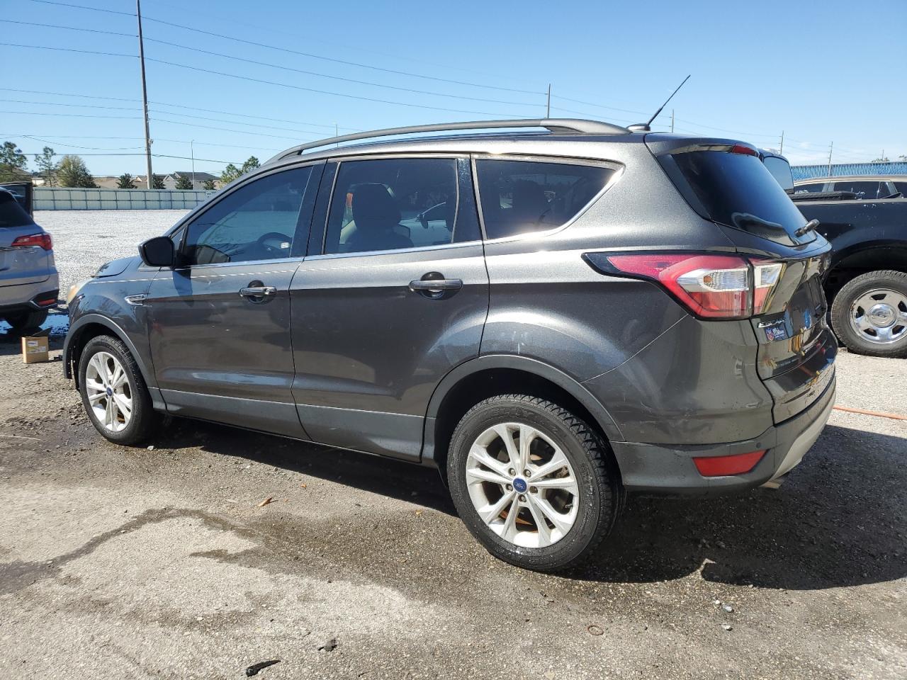 2017 FORD ESCAPE SE - Image 2
