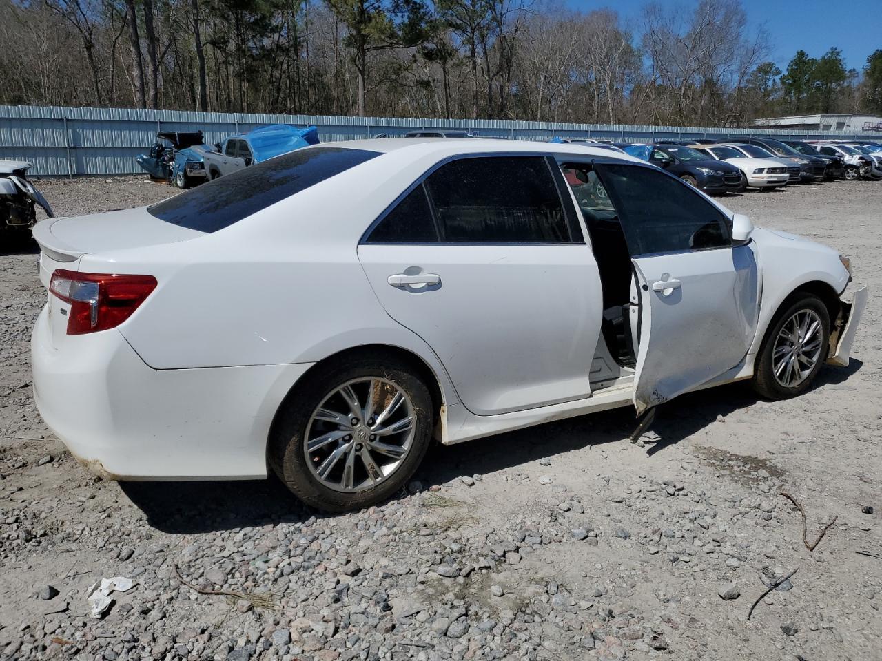 2013 TOYOTA CAMRY L - Фото 3