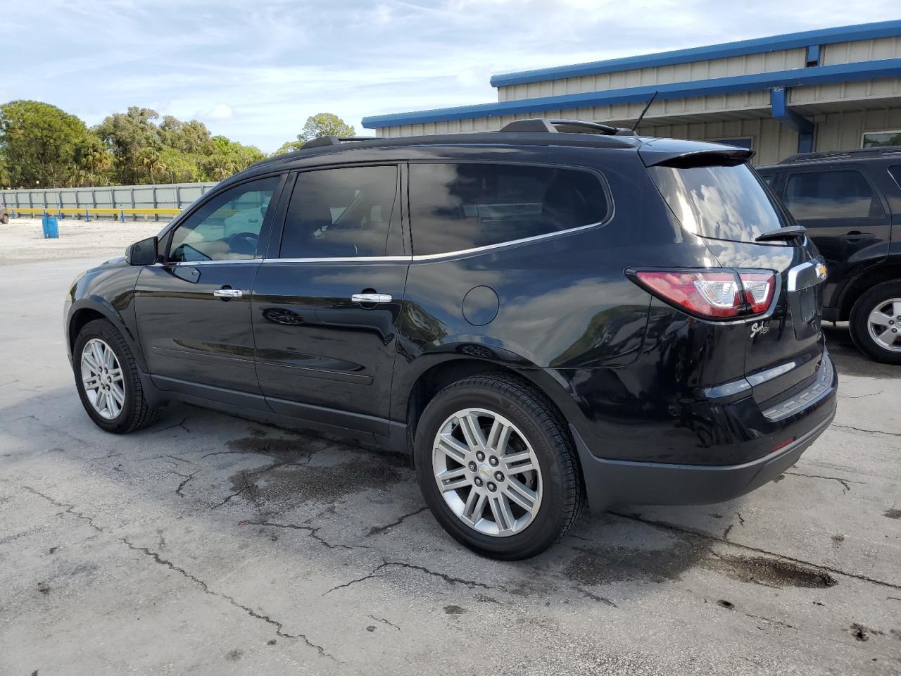 2014 CHEVROLET TRAVERSE L - Image 2