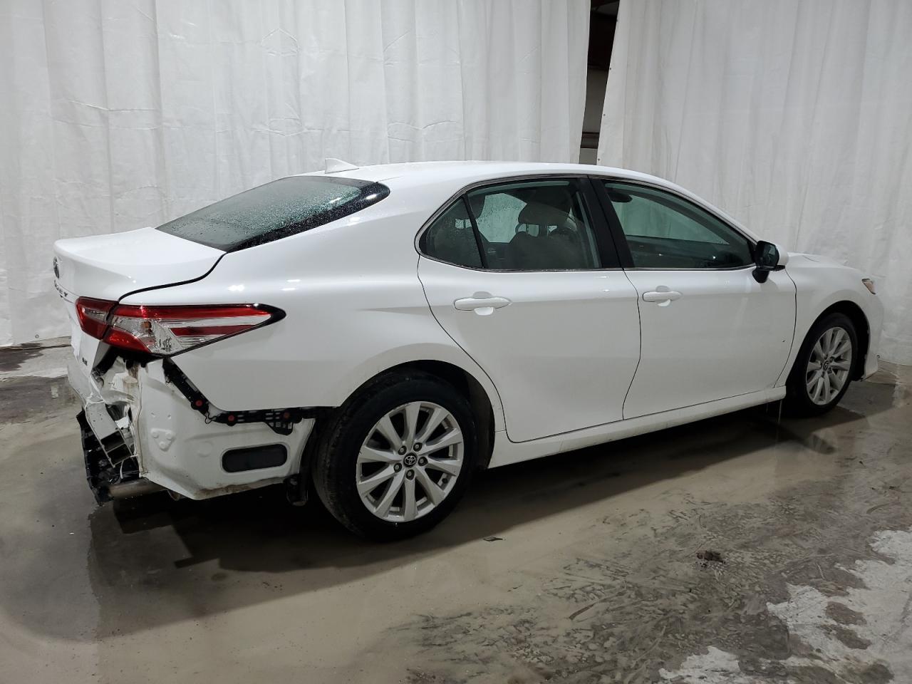 2020 TOYOTA CAMRY LE - Фото 3