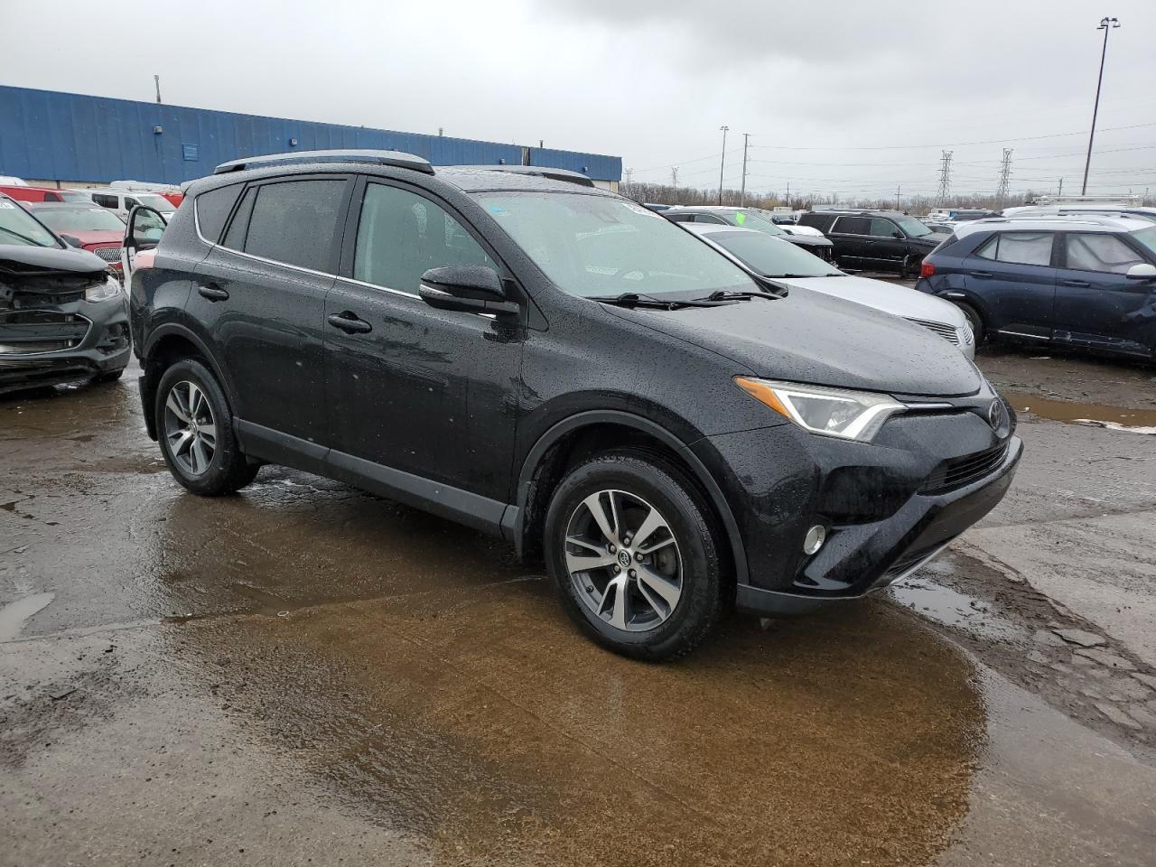2017 TOYOTA RAV4 XLE - Фото 4