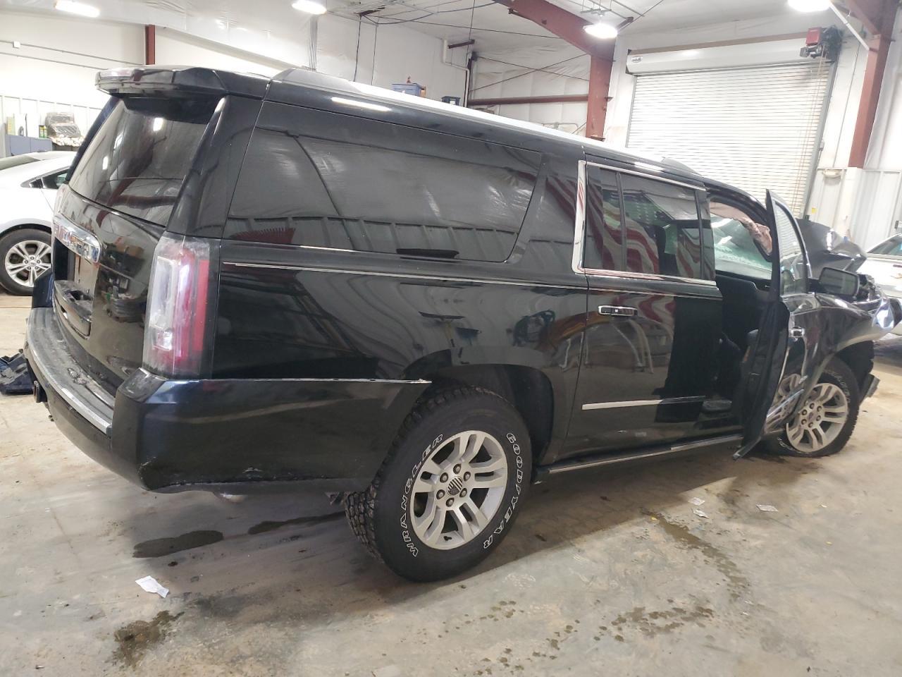 2016 GMC YUKON XL D - Фото 3