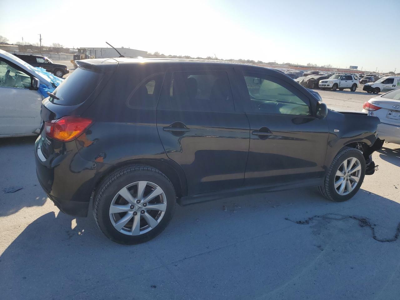 2015 MITSUBISHI OUTLANDER - Фото 3