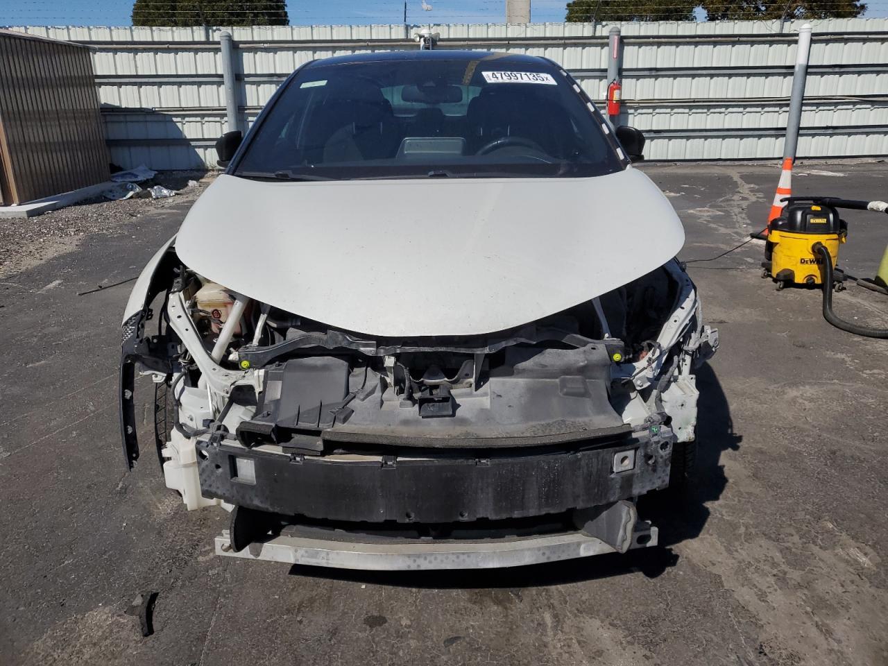 2019 TOYOTA C-HR XLE - Image 5