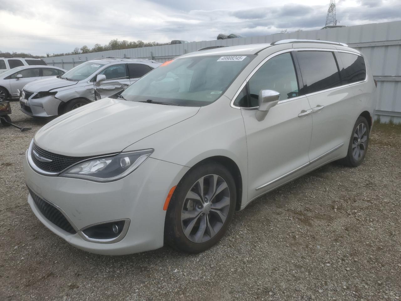 2017 CHRYSLER PACIFICA L