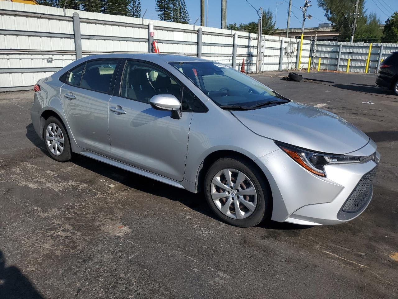 2020 TOYOTA COROLLA LE - Фото 4