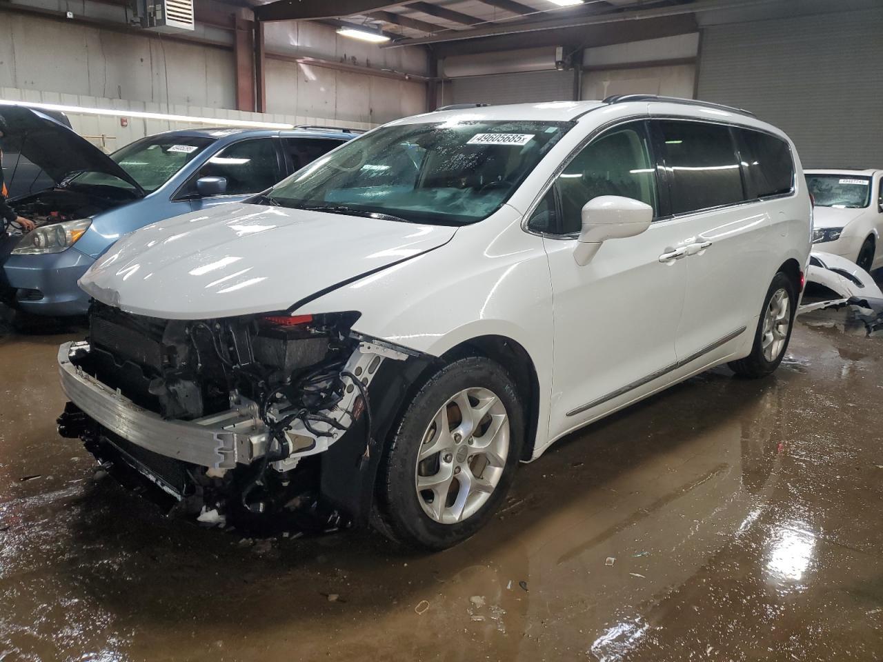 2017 CHRYSLER PACIFICA T